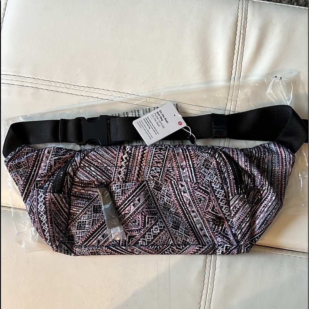 LuLulemon On the Beat belt bag NWT